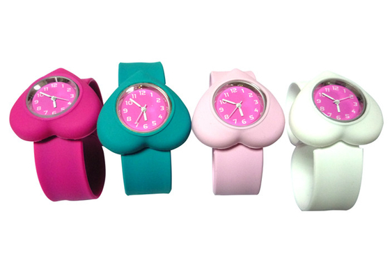에코-친화적인 재료와 심장 모양 일본 운동 실리콘 때 리고 팔찌 시계